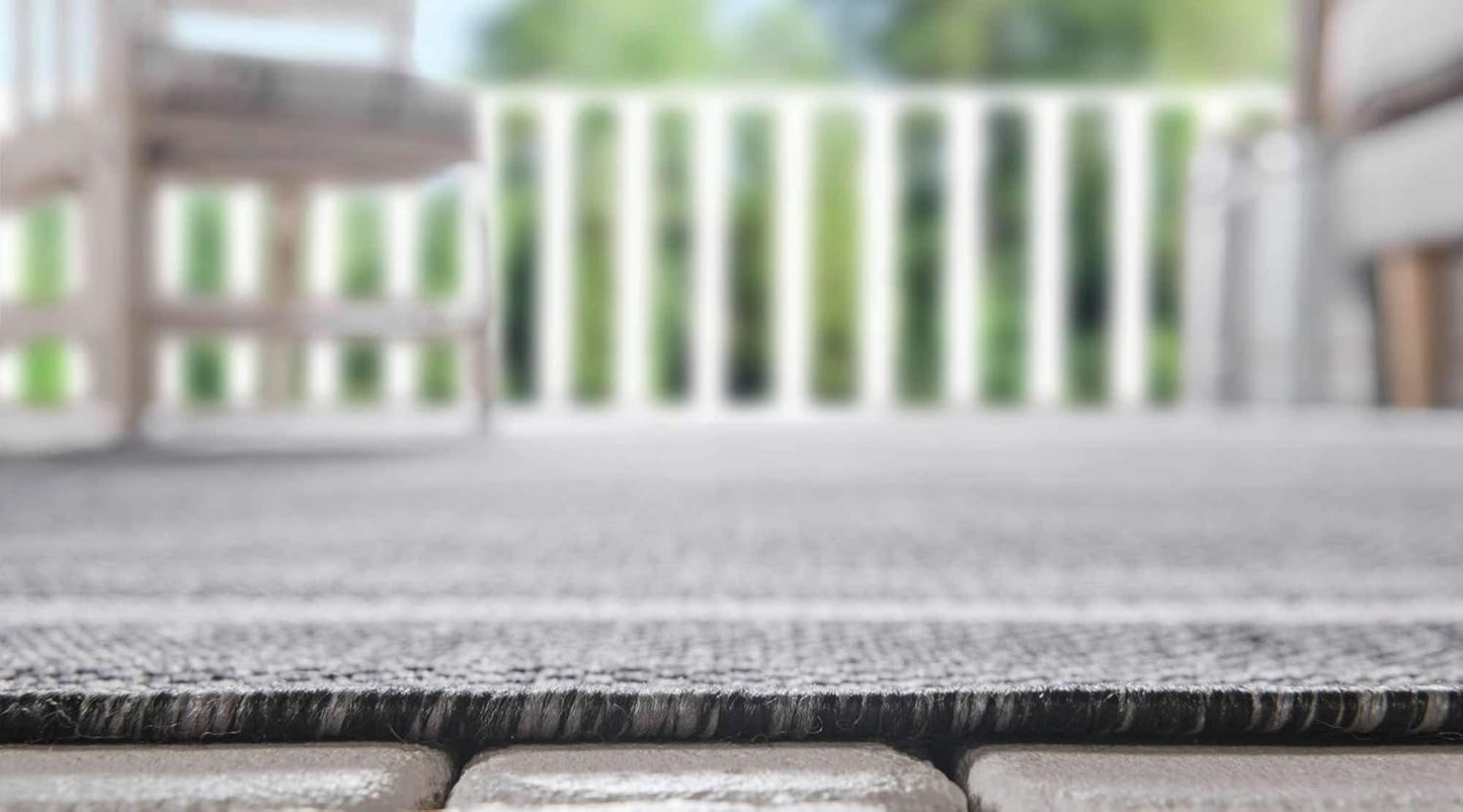 Unique Loom Outdoor Border Collection Area Rug - Soft Border (6' 1" x 9' Rectangle, Black/ Ivory)