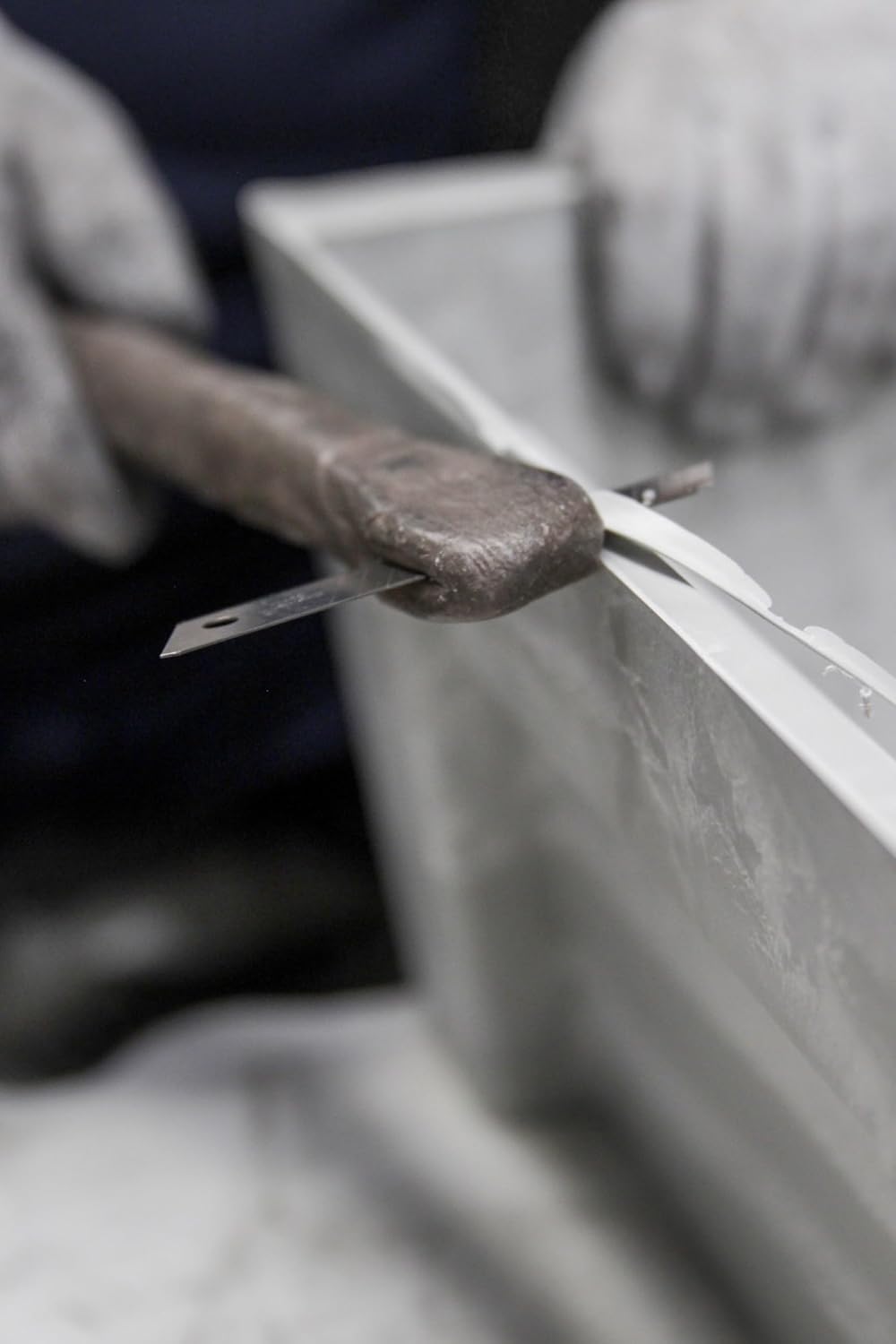 Ecopots Paris Durable Modern Rectangular Indoor/Outdoor Recycled-Based Composite Flower Planter, Dark Grey, 23.5"