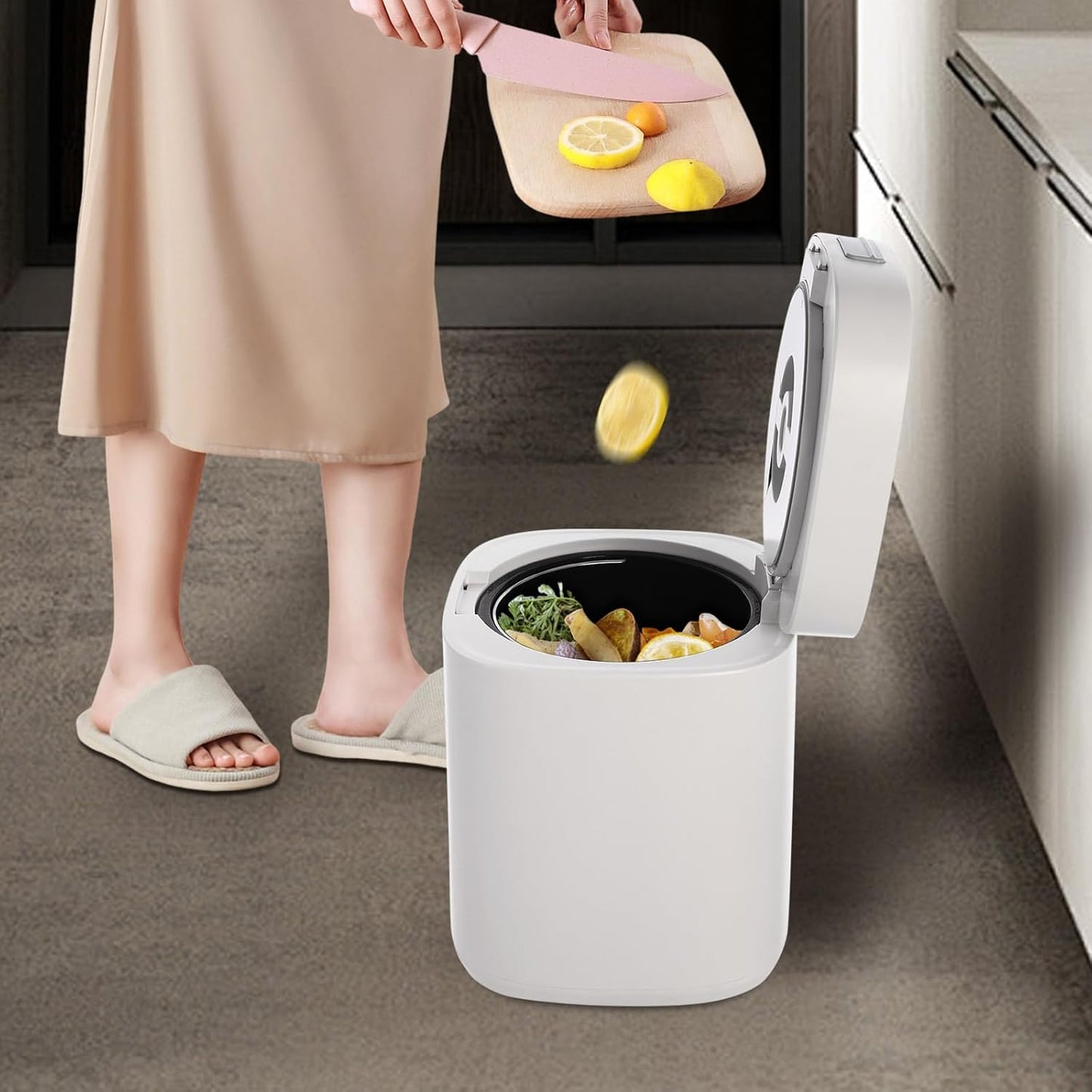 Electric Waste Kitchen Composter, 2.5L Foodcycler Eco-Friendly Electric Kitchen Compost,Three Working Modes Composting Machine for Apartment Countertop for Home (White)