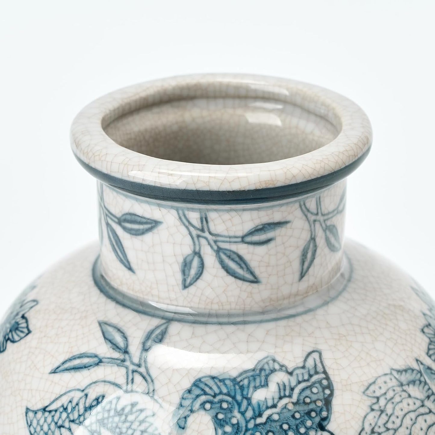 SIDUCAL Blue and White Vintage Vase | 6 Inch Ceramic Chinoiserie Floral | Retro Ice Cracked Blue and White Porcelain Vase for Table, Living Room, Bathroom Decoration, Wedding, Shelf Decor, Mantel