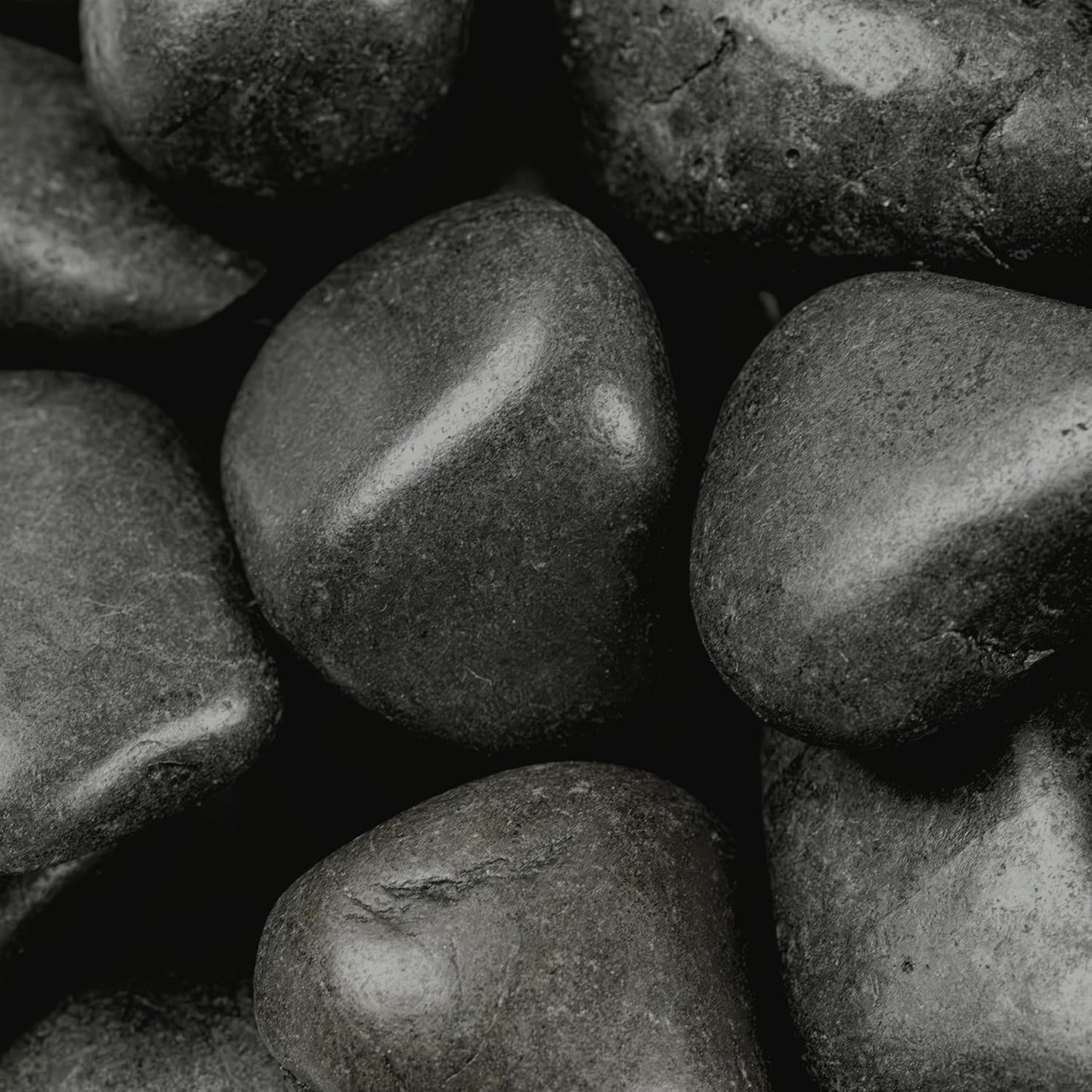 MSI Decorative Polished Black Pebbles, 0.8 inch - 1.2 inch, 40 lb. Bag(Pallet/ 55 Bags)
