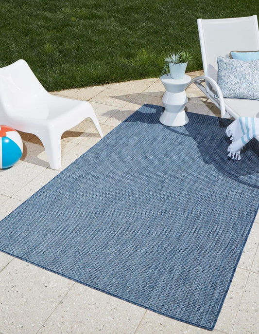 Unique Loom Outdoor Solid Collection Area Rug (5' 3" x 7' 1" Rectangle Blue/Navy Blue)