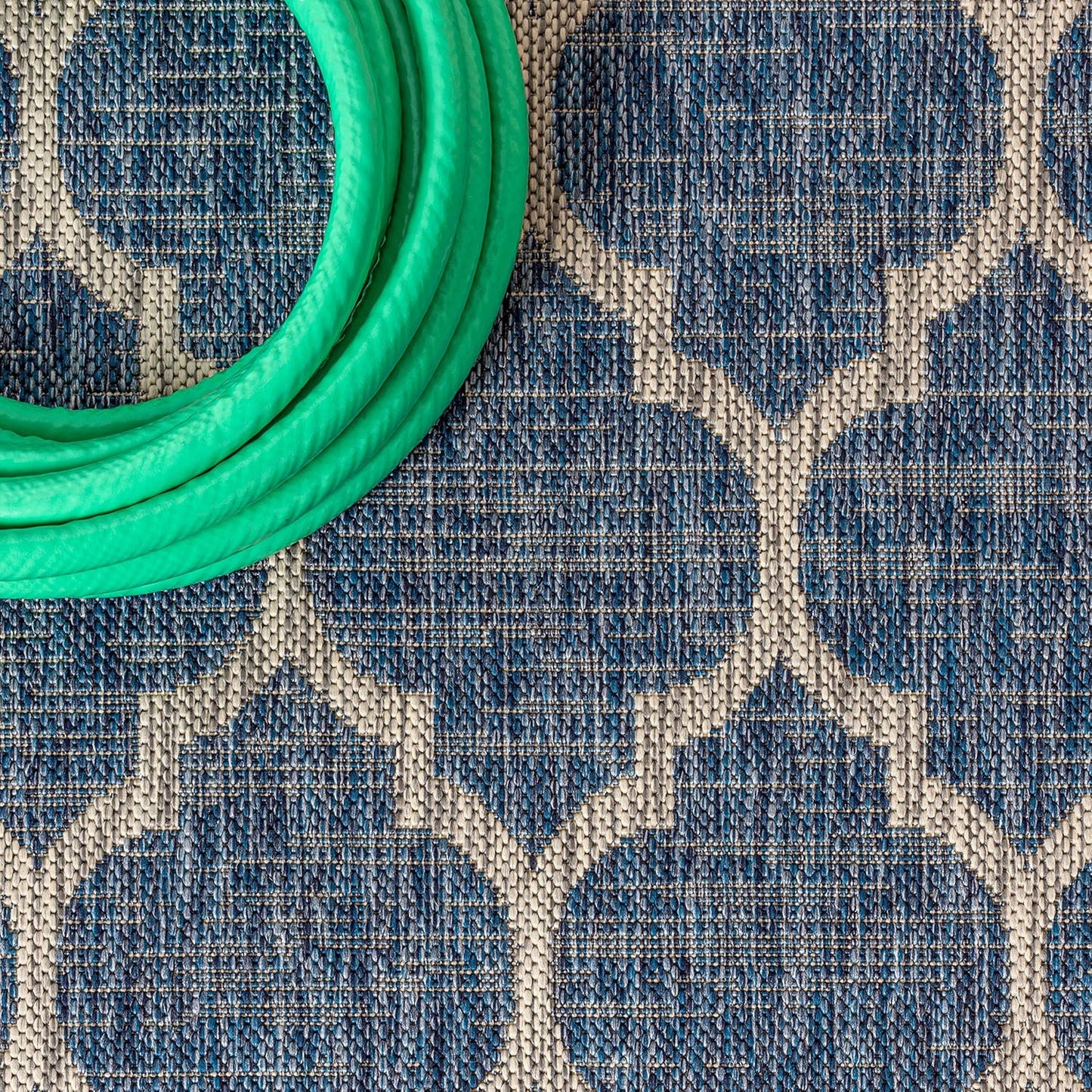 Eyely BMS109D-4R Santa Monica Trebol Moroccan Trellis Textured Weave, Pet Friendly, Non-Shedding, Stain Resistant, Easy-Cleaning, Navy/Gray, 4' Round, Indoor/Outdoor, Area Rug