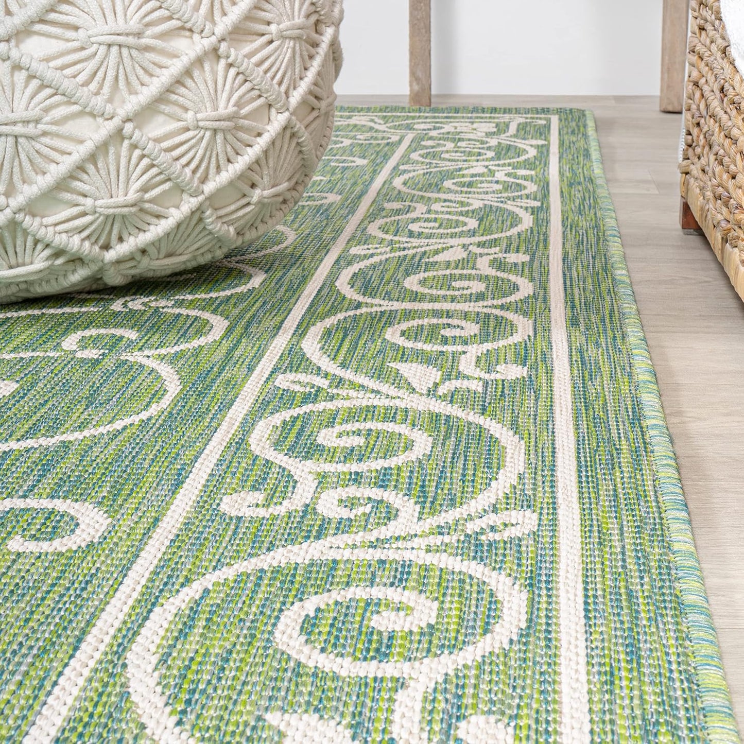 JONATHAN Y SMB106K-5R Charleston Vintage Filigree Textured Weave Indoor Outdoor Area Rug, Bohemian Coastal Classic Easy Cleaning,Bedroom,Kitchen,Backyard,Patio,Non Shedding, Green/Ivory, 5' Round