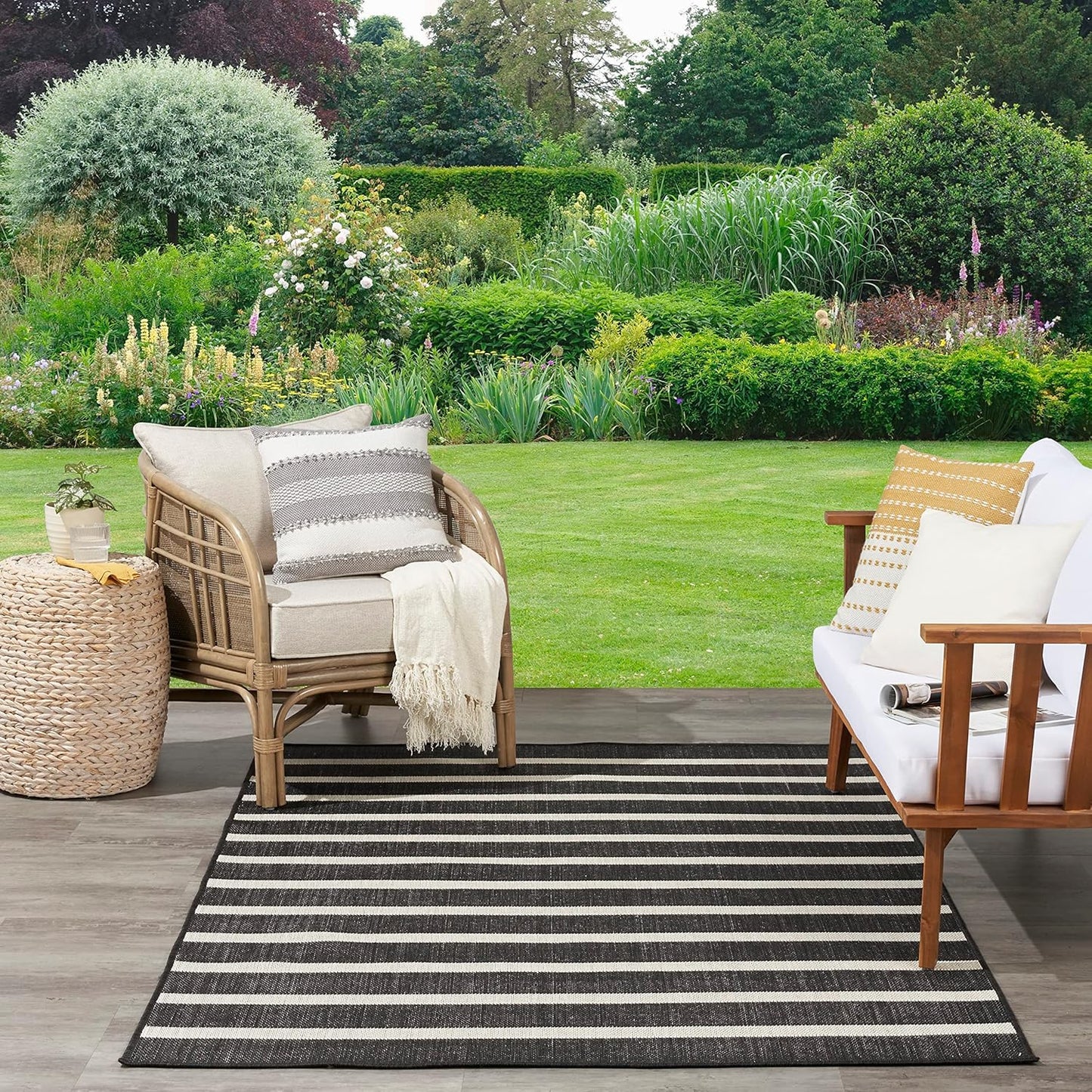 Nourison Home Positano Indoor/Outdoor Black Ivory 4' x 6' Area Rug, Easy Clean, Non Shedding, Bed Room, Living Room, Dining Room, Deck, Backyard, Patio (4x6)